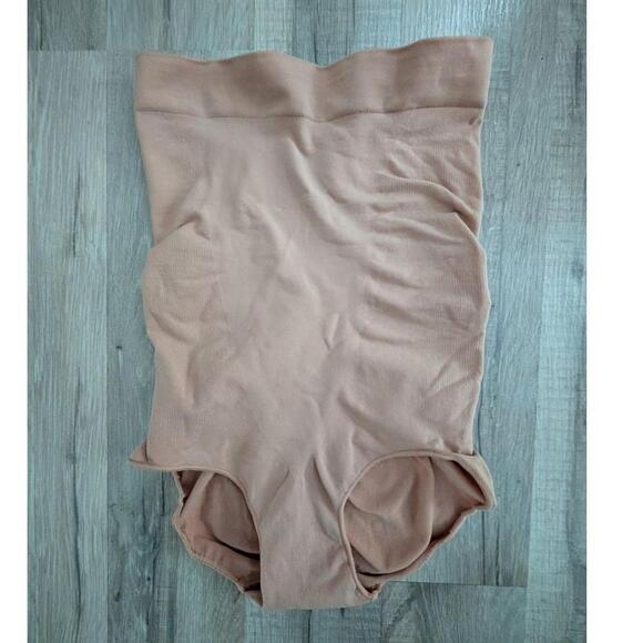 SKIMS Other - SKIMS Seamless Sculpt Nude Highwaisted Brief Shapewear, Small/Medium (A1)